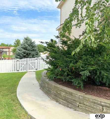 2231 Crystal Creek Drive, Papillion, NE 68046