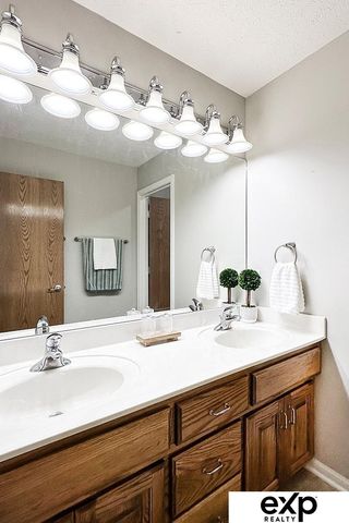 2231 Crystal Creek Drive, Papillion, NE 68046