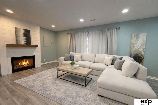 2231 Crystal Creek Drive, Papillion, NE 68046