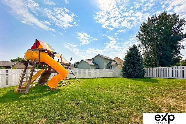 2231 Crystal Creek Drive, Papillion, NE 68046