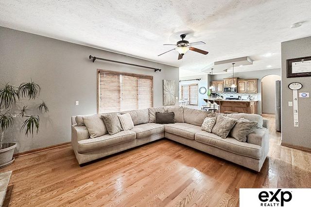 2231 Crystal Creek Drive, Papillion, NE 68046