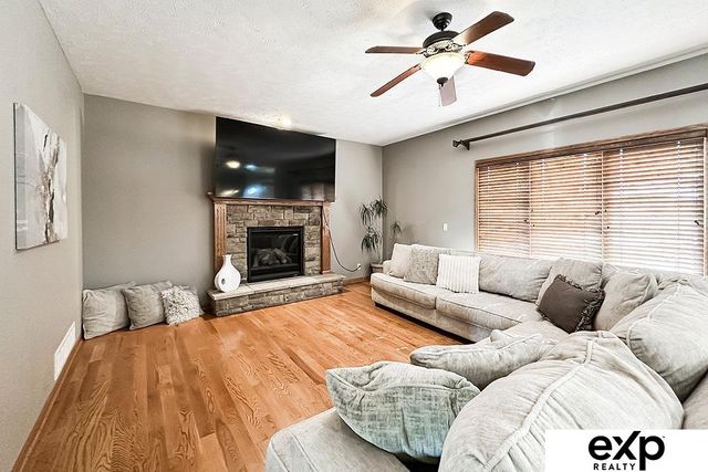 2231 Crystal Creek Drive, Papillion, NE 68046