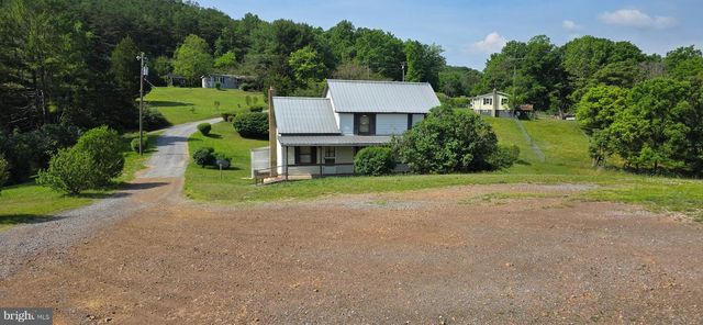 9000 CORNER RD, Hancock, MD 21750