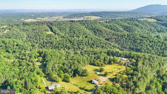 9000 CORNER RD, Hancock, MD 21750
