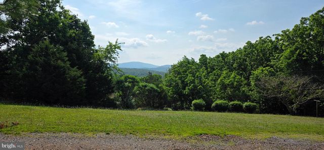 9000 CORNER RD, Hancock, MD 21750