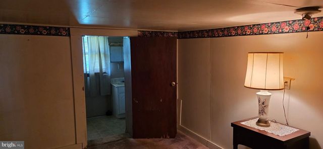 9000 CORNER RD, Hancock, MD 21750