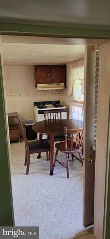 9000 CORNER RD, Hancock, MD 21750
