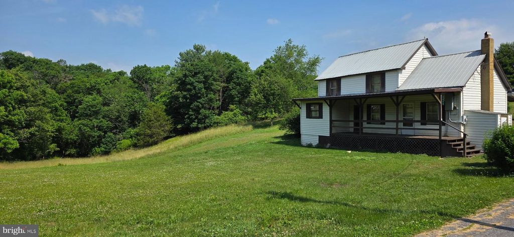 9000 CORNER RD, Hancock, MD 21750