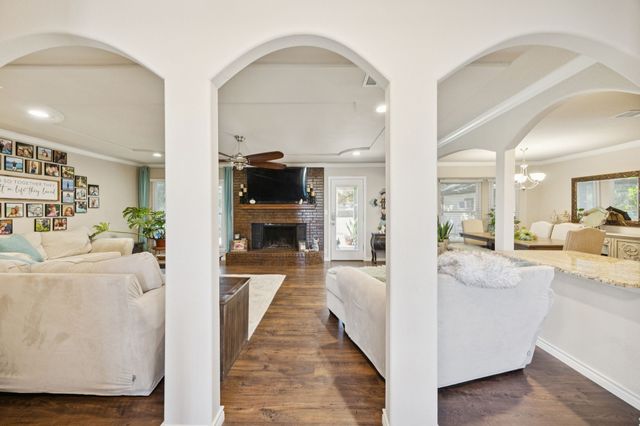 109 Wood Oak Drive, Joshua, TX 76058