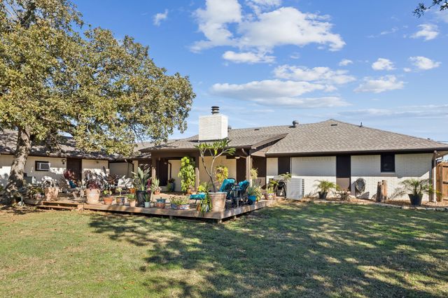 109 Wood Oak Drive, Joshua, TX 76058