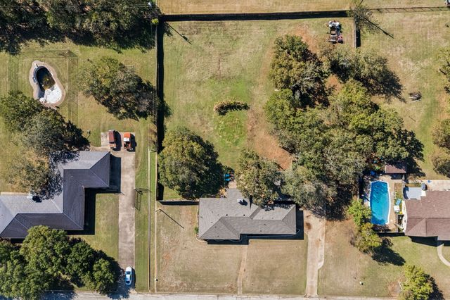 109 Wood Oak Drive, Joshua, TX 76058