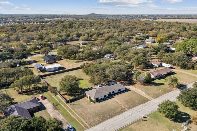 109 Wood Oak Drive, Joshua, TX 76058