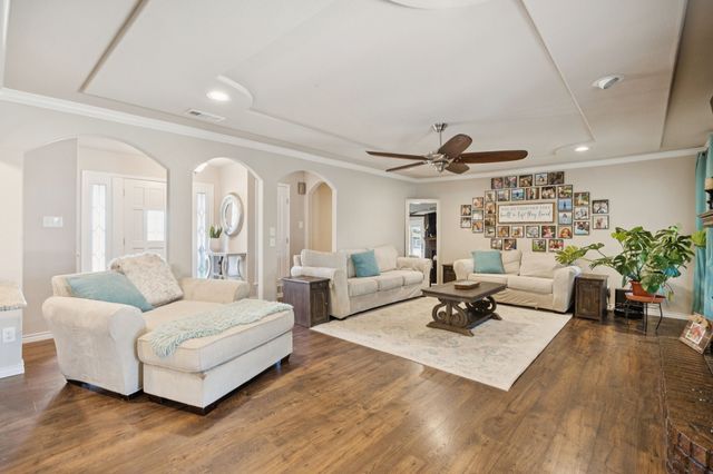 109 Wood Oak Drive, Joshua, TX 76058