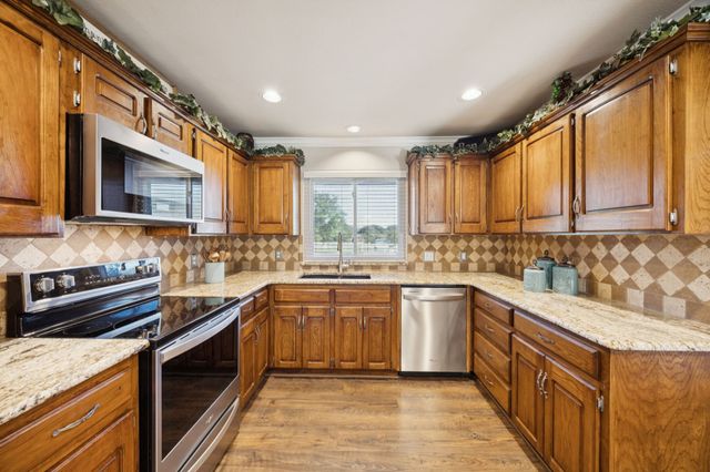 109 Wood Oak Drive, Joshua, TX 76058