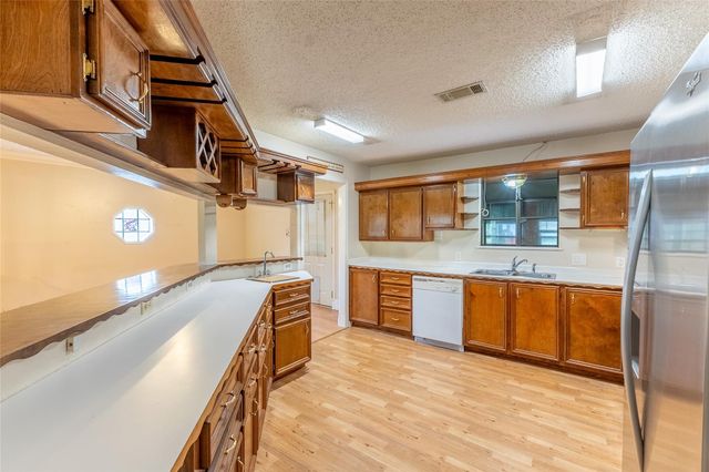 20089 Split Oak Drive, New Caney, TX 77357