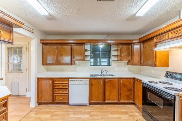 20089 Split Oak Drive, New Caney, TX 77357