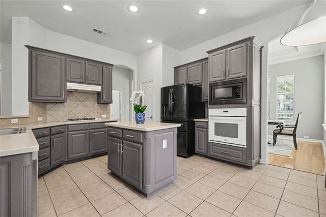 1729 Auburn Drive, Carrollton, TX 75007