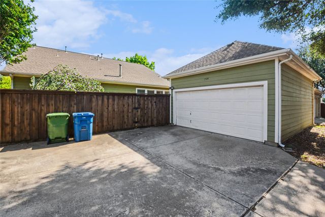 1729 Auburn Drive, Carrollton, TX 75007