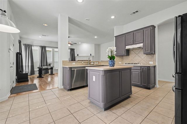 1729 Auburn Drive, Carrollton, TX 75007