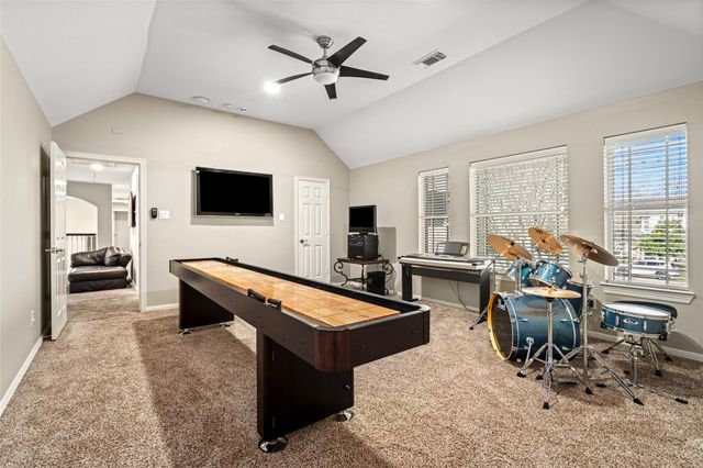 2111 N Shadow Grove Ln, Richmond, TX 77406