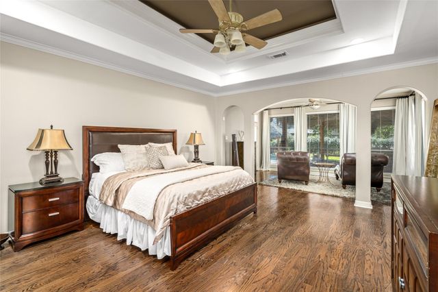 2111 N Shadow Grove Ln, Richmond, TX 77406