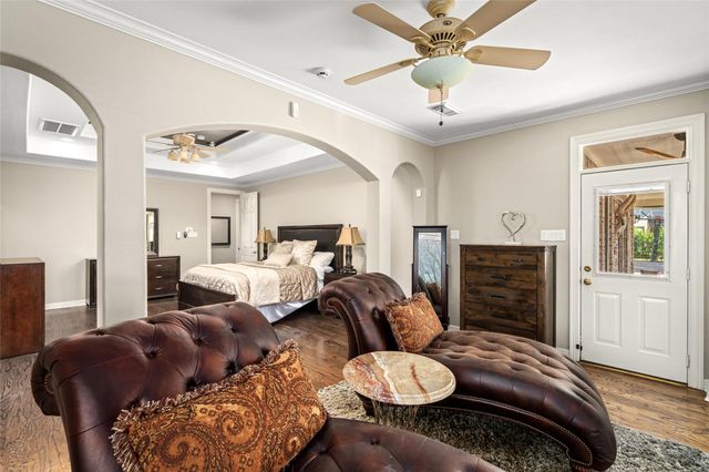 2111 N Shadow Grove Ln, Richmond, TX 77406