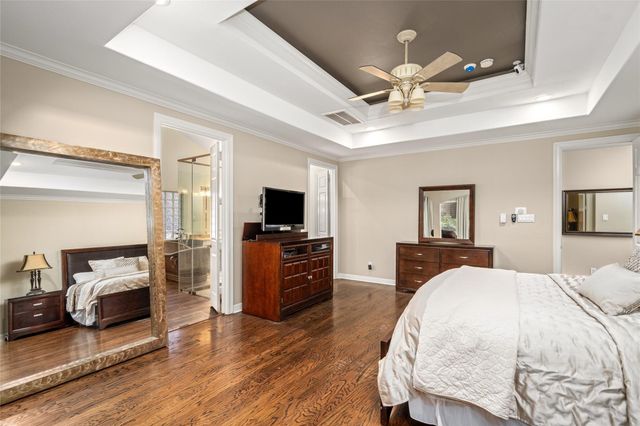 2111 N Shadow Grove Ln, Richmond, TX 77406