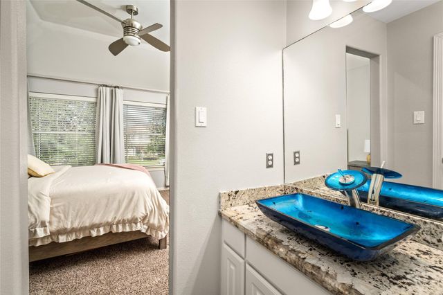 2111 N Shadow Grove Ln, Richmond, TX 77406