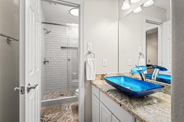 2111 N Shadow Grove Ln, Richmond, TX 77406