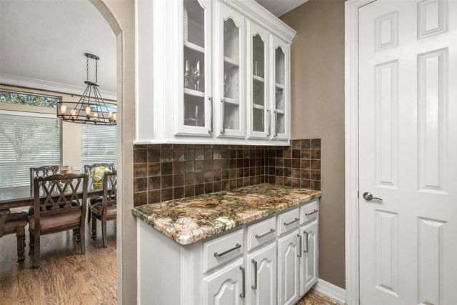 2111 N Shadow Grove Ln, Richmond, TX 77406