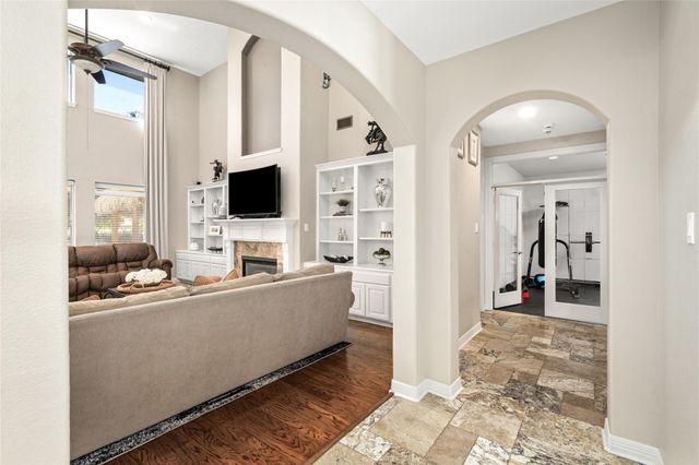 2111 N Shadow Grove Ln, Richmond, TX 77406