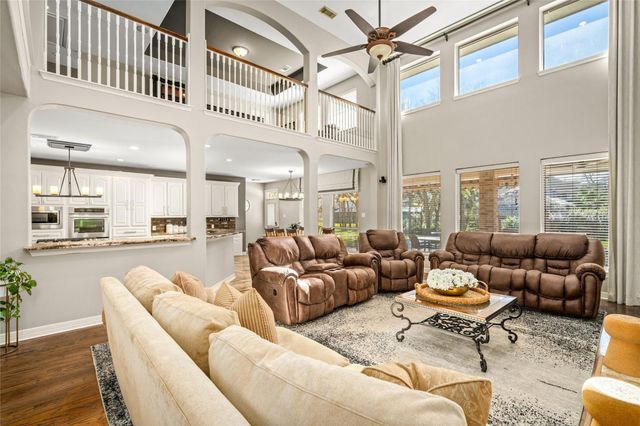 2111 N Shadow Grove Ln, Richmond, TX 77406