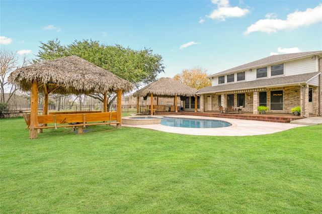 2111 N Shadow Grove Ln, Richmond, TX 77406