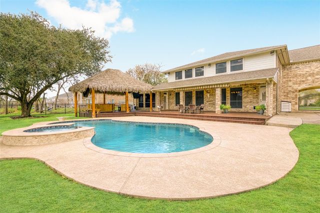 2111 N Shadow Grove Ln, Richmond, TX 77406