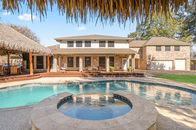 2111 N Shadow Grove Ln, Richmond, TX 77406