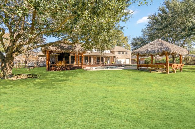 2111 N Shadow Grove Ln, Richmond, TX 77406