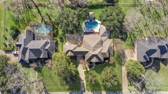 2111 N Shadow Grove Ln, Richmond, TX 77406