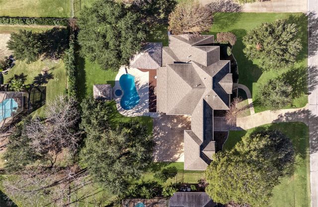 2111 N Shadow Grove Ln, Richmond, TX 77406