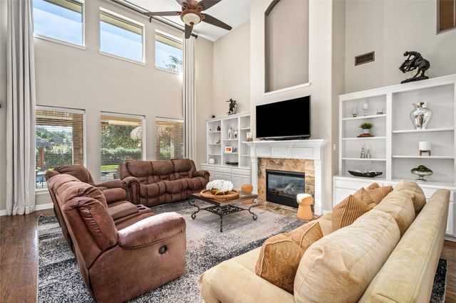 2111 N Shadow Grove Ln, Richmond, TX 77406