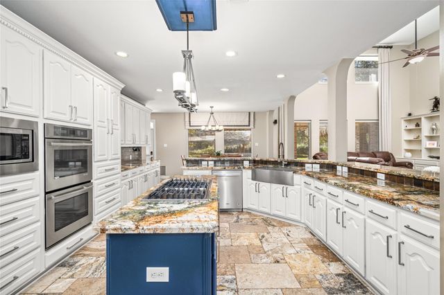 2111 N Shadow Grove Ln, Richmond, TX 77406