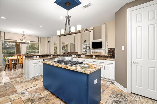 2111 N Shadow Grove Ln, Richmond, TX 77406