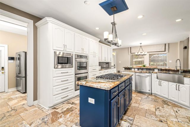 2111 N Shadow Grove Ln, Richmond, TX 77406