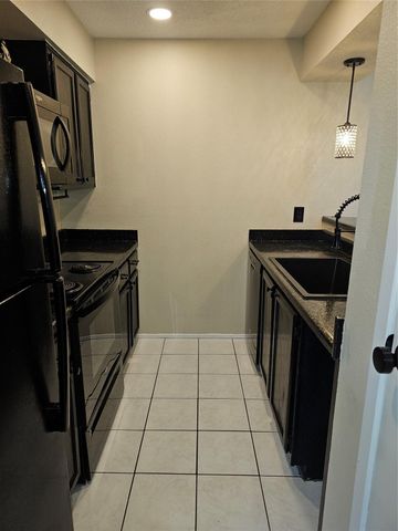 3900 Aspen Drive B201, Montgomery, TX 77356