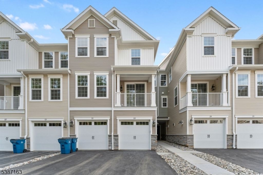 221 Myrtle Rd, Warren Twp., NJ 07059