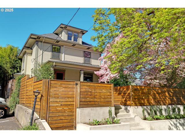 2033 Se ASH St, Portland, OR 97214