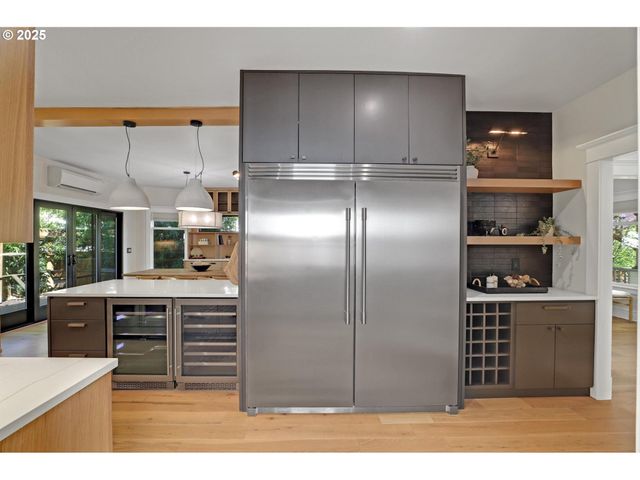 2033 Se ASH St, Portland, OR 97214