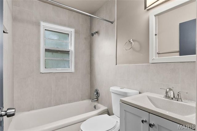 90 La Havre Circle, Florissant, MO 63031