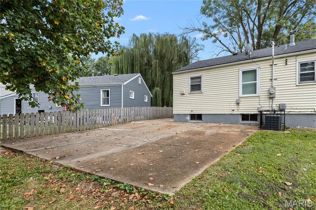 90 La Havre Circle, Florissant, MO 63031