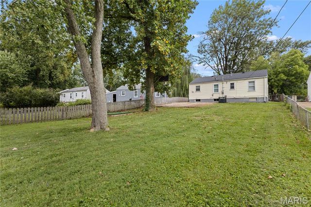 90 La Havre Circle, Florissant, MO 63031