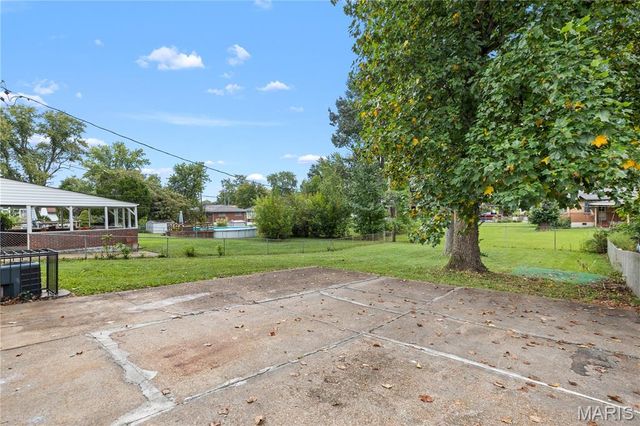 90 La Havre Circle, Florissant, MO 63031